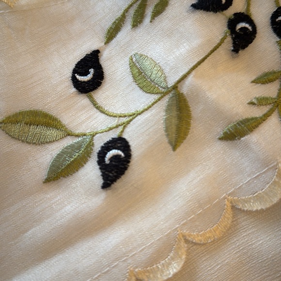 Italian olives table throw/cloth - Picture 3 of 6